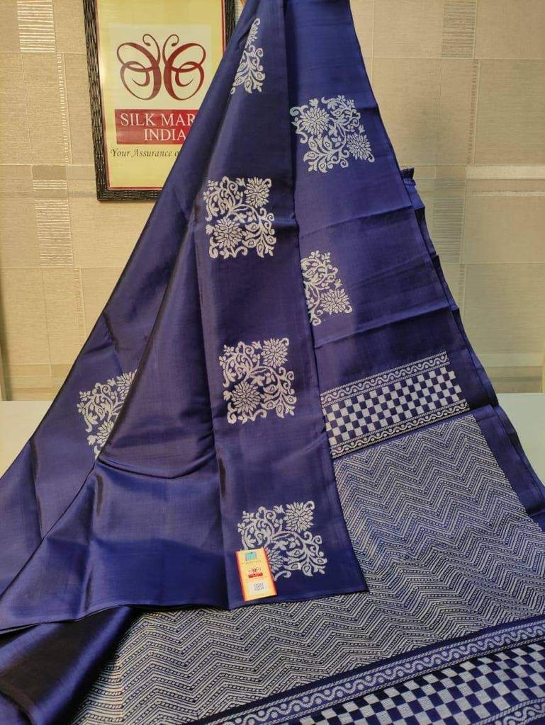 Sophisticated Navy Blue Color Soft Lichi Silk Saree With Blouse Piece