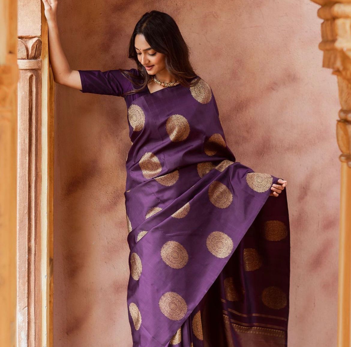 Elegance Purple Color Soft Lichi Silk Saree With Blouse Piece