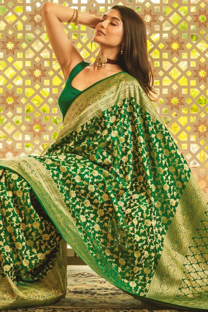 Blooming Green Soft Silk Saree With Entrancing Blouse Piece