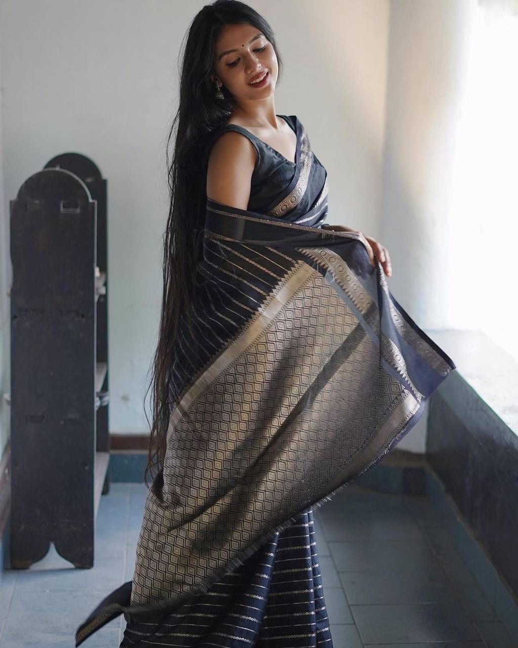 Voluptuous Black Color Soft Lichi Silk Saree With Blouse Piece