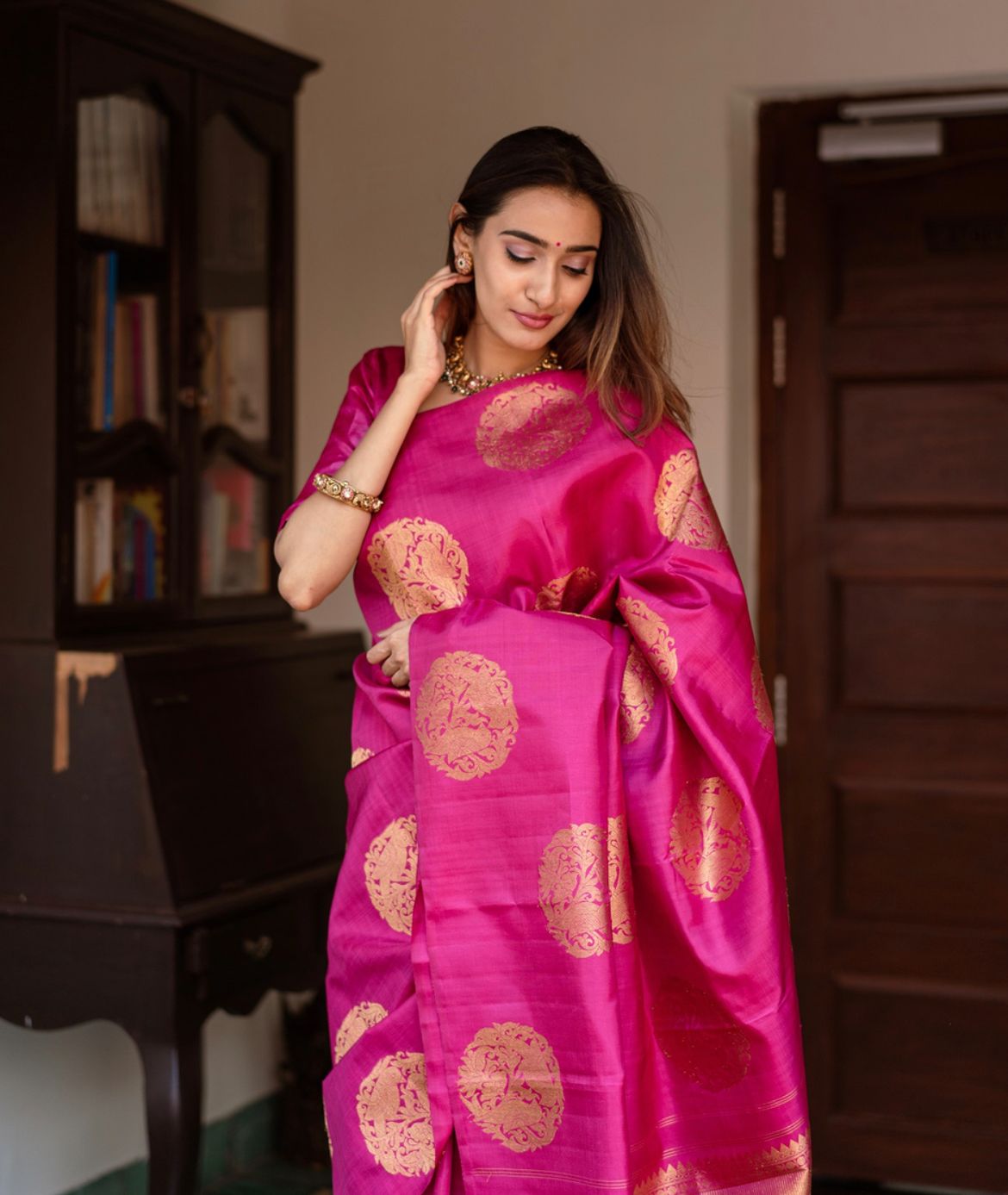 Enthralling Dark Pink Color Soft Lichi Silk Saree With Blouse Piece