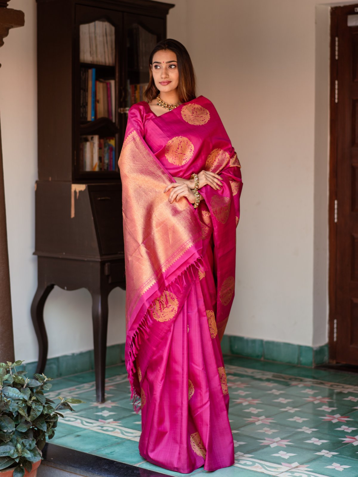 Enthralling Dark Pink Color Soft Lichi Silk Saree With Blouse Piece