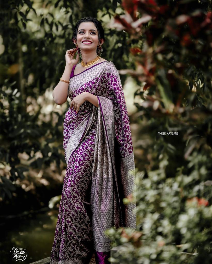 Captivating Purple Color Soft Lichi Silk Saree With Blouse Piece