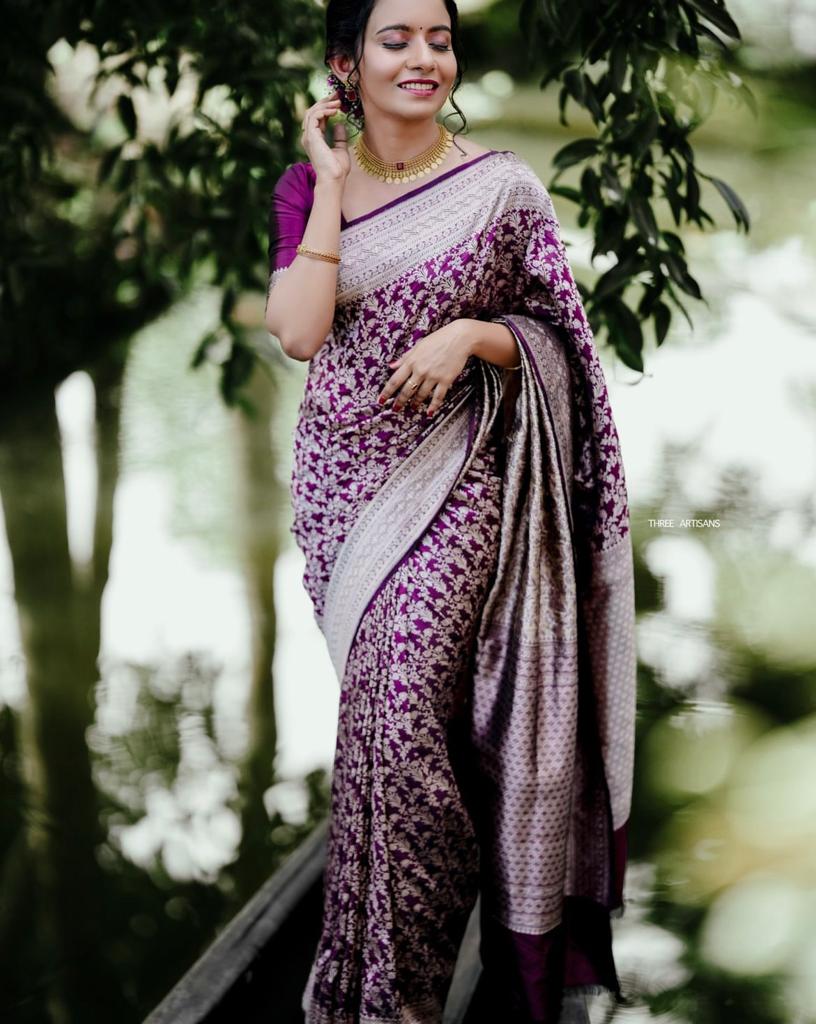 Captivating Purple Color Soft Lichi Silk Saree With Blouse Piece