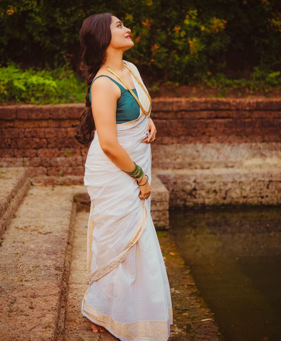 Breathtaking White Color Soft Lichi Silk Saree With Blouse Piece