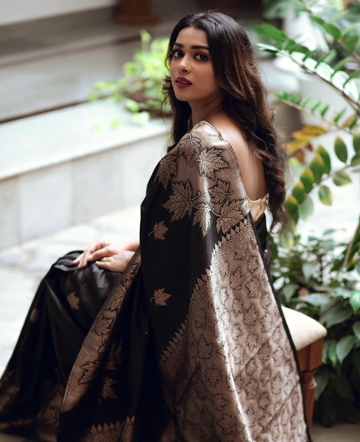 Exhilarating Black Color Soft Lichi Silk Saree With Blouse Piece