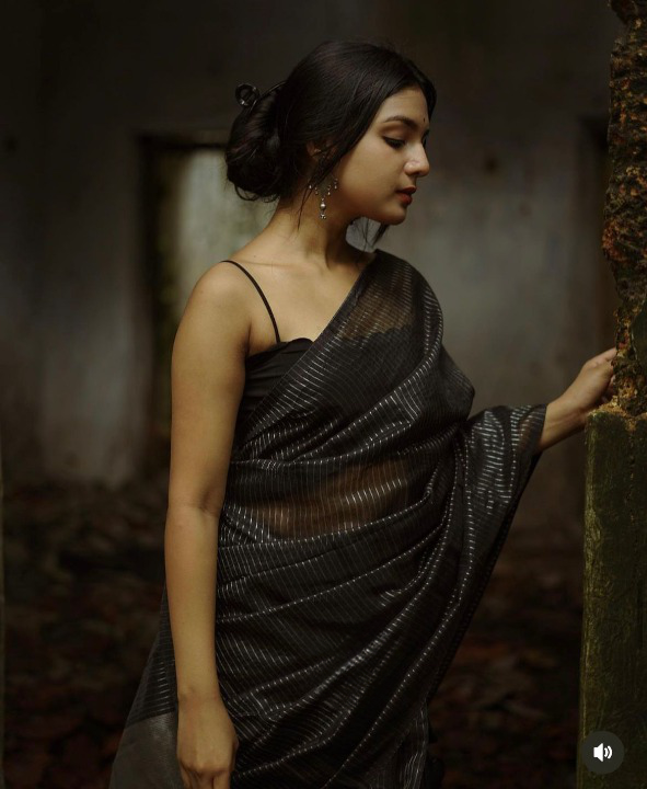 Palatial Black Color Banarasi Soft Silk Saree With Blouse Piece