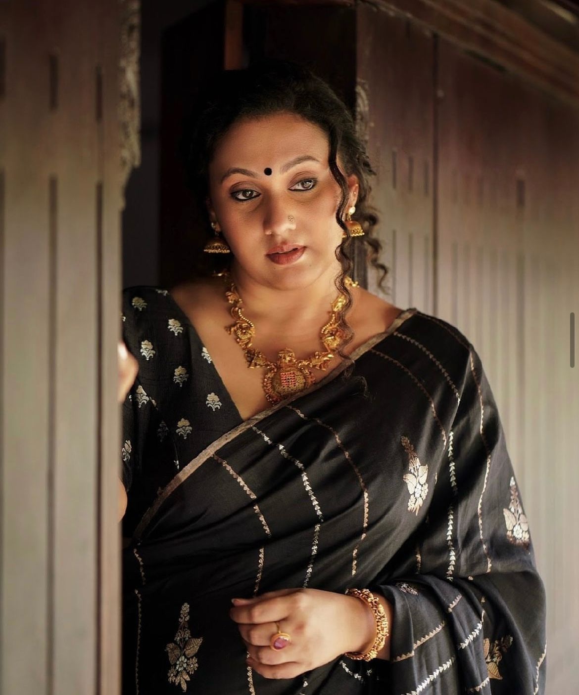 Thrilling Black Color Soft Lichi Silk Saree With Blouse Piece