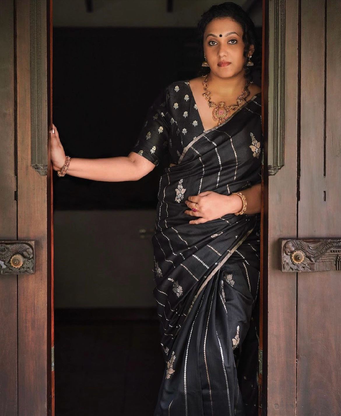 Thrilling Black Color Soft Lichi Silk Saree With Blouse Piece