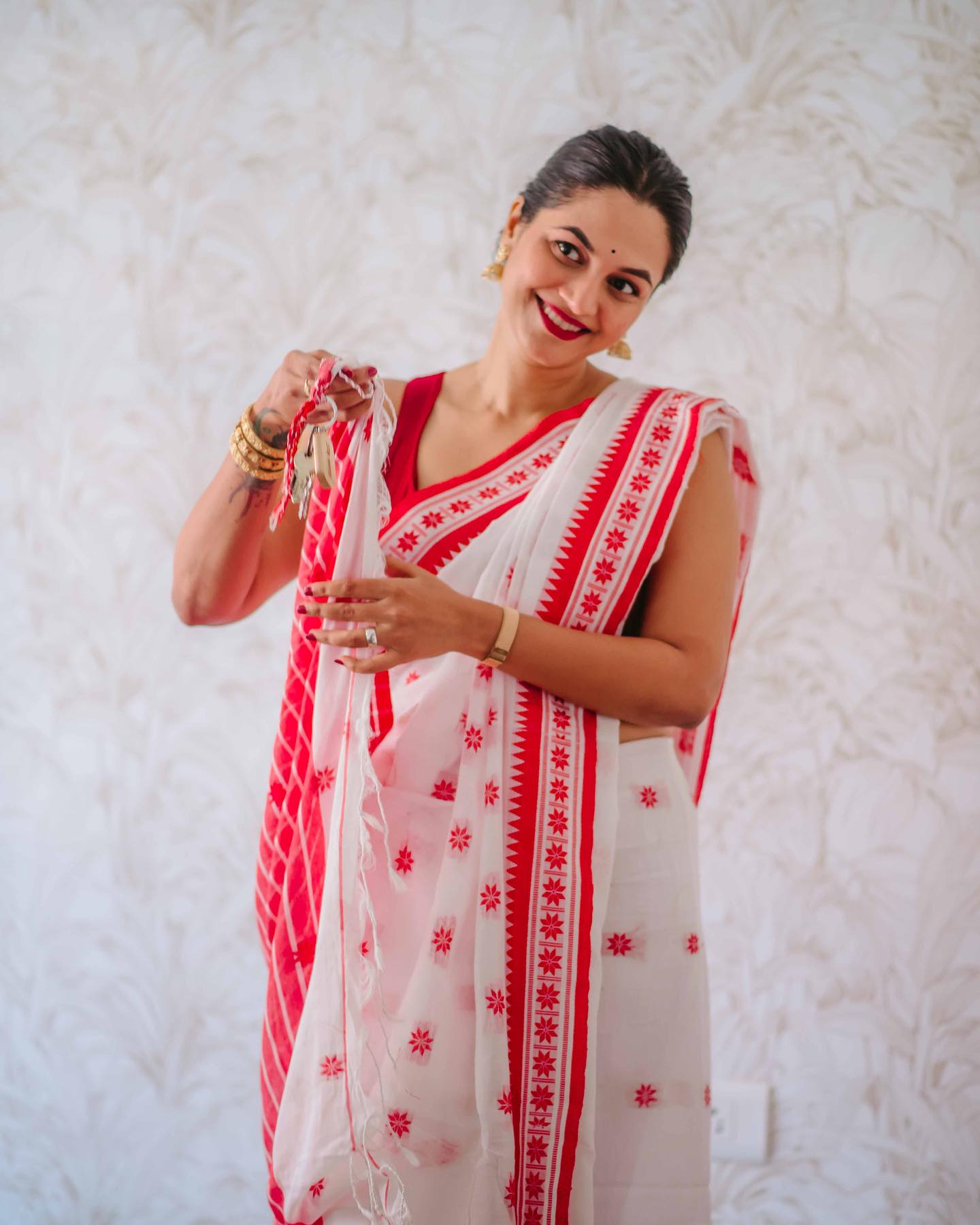 Vibrant White Color Cotton Linen Silk Saree With Blouse Piece