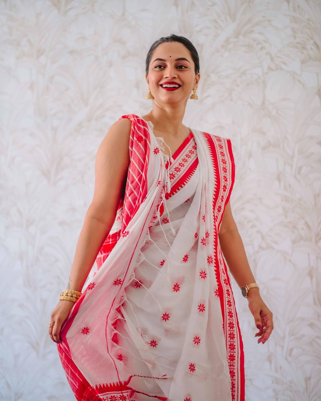 Vibrant White Color Cotton Linen Silk Saree With Blouse Piece