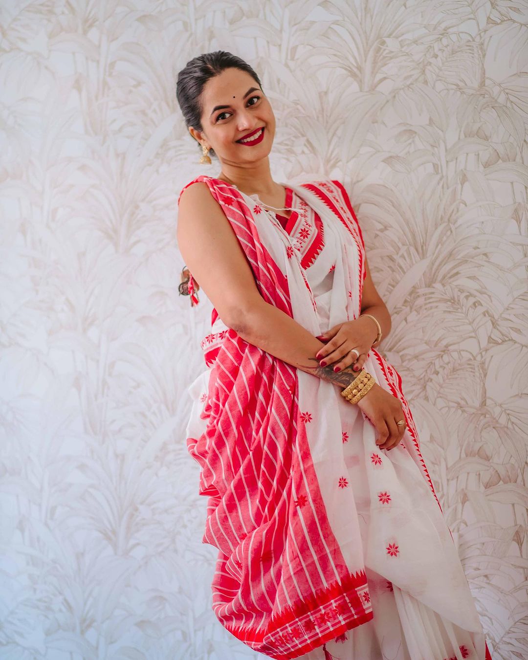 Vibrant White Color Cotton Linen Silk Saree With Blouse Piece