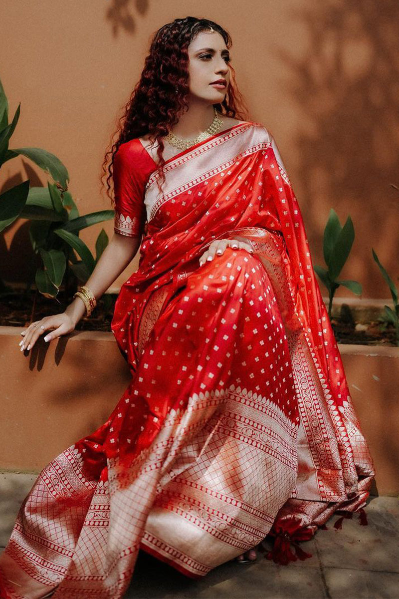 Entrancing Red Color Soft Lichi Silk Saree With Blouse Piece