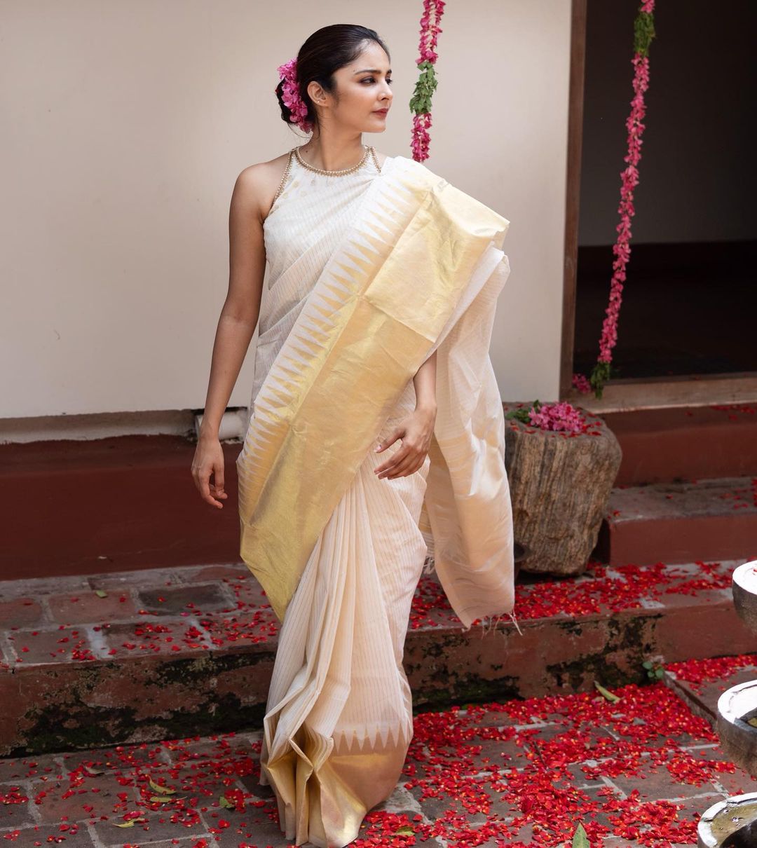 Elegance Off White Color Soft Lichi Silk Saree With Blouse Piece