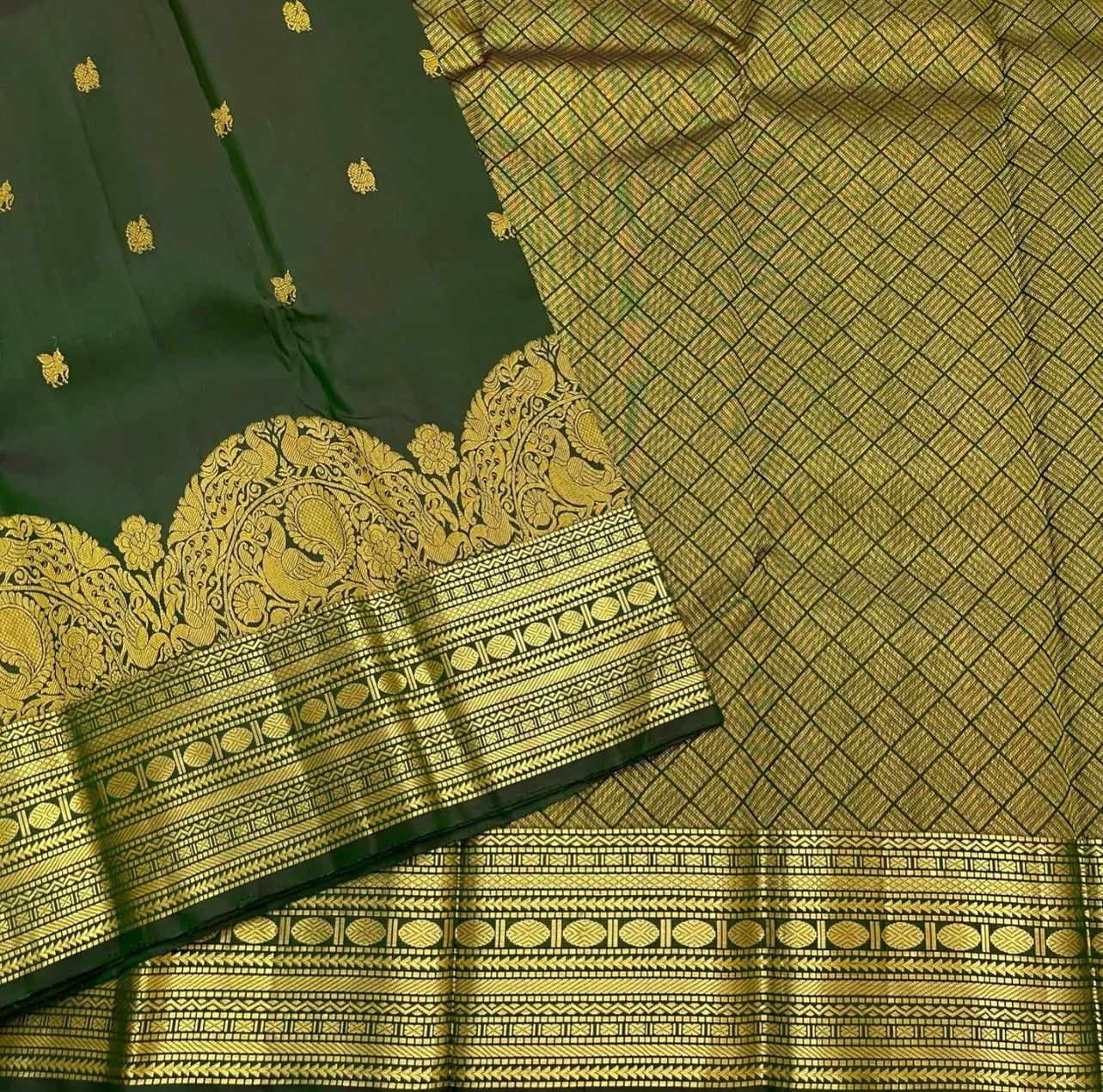 Flickering Dark Green Color Soft Lichi Silk Saree With Blouse Piece