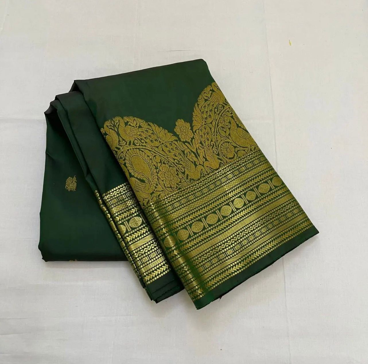 Flickering Dark Green Color Soft Lichi Silk Saree With Blouse Piece