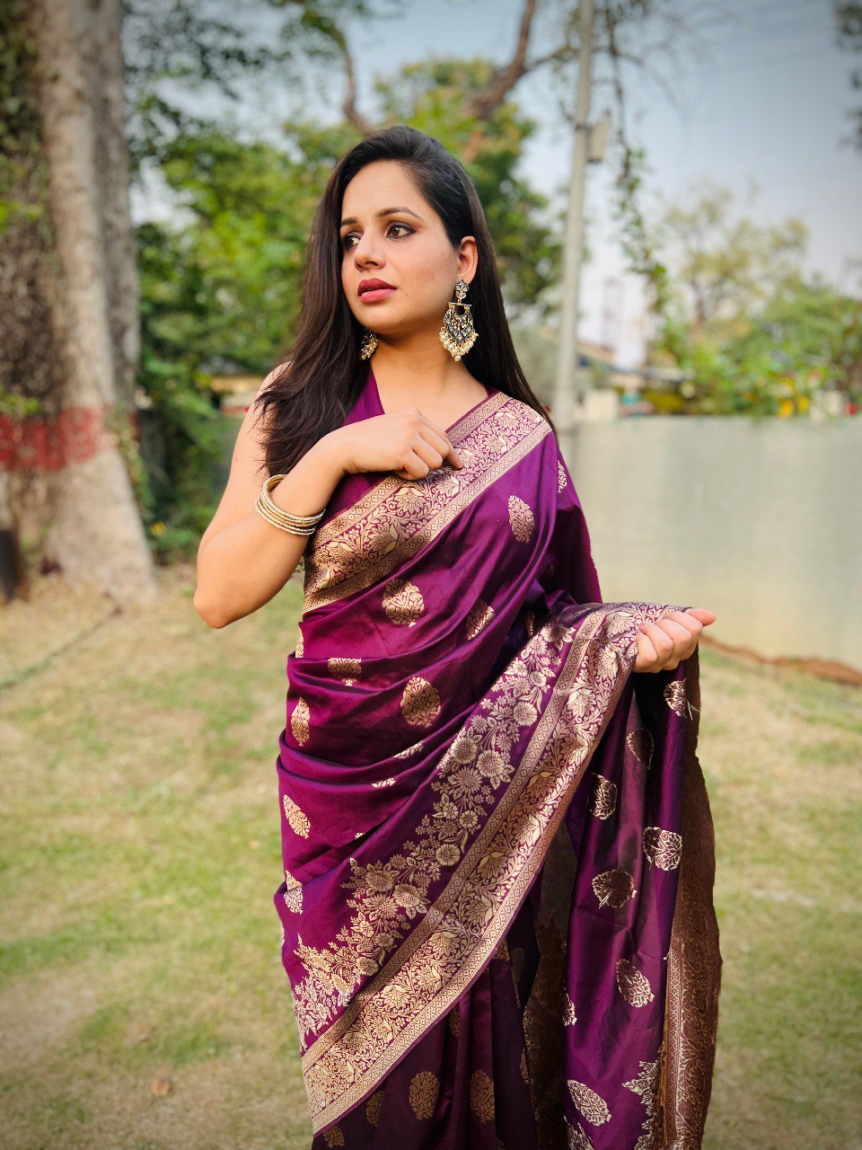 Graceful Wine Color Soft Lichi Silk Saree With Blouse Piece