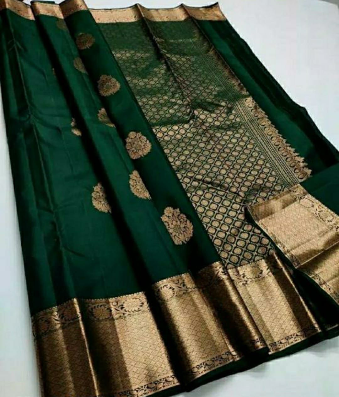 Resplendent Dark Green Color Soft Lichi Silk Saree With Blouse Piece