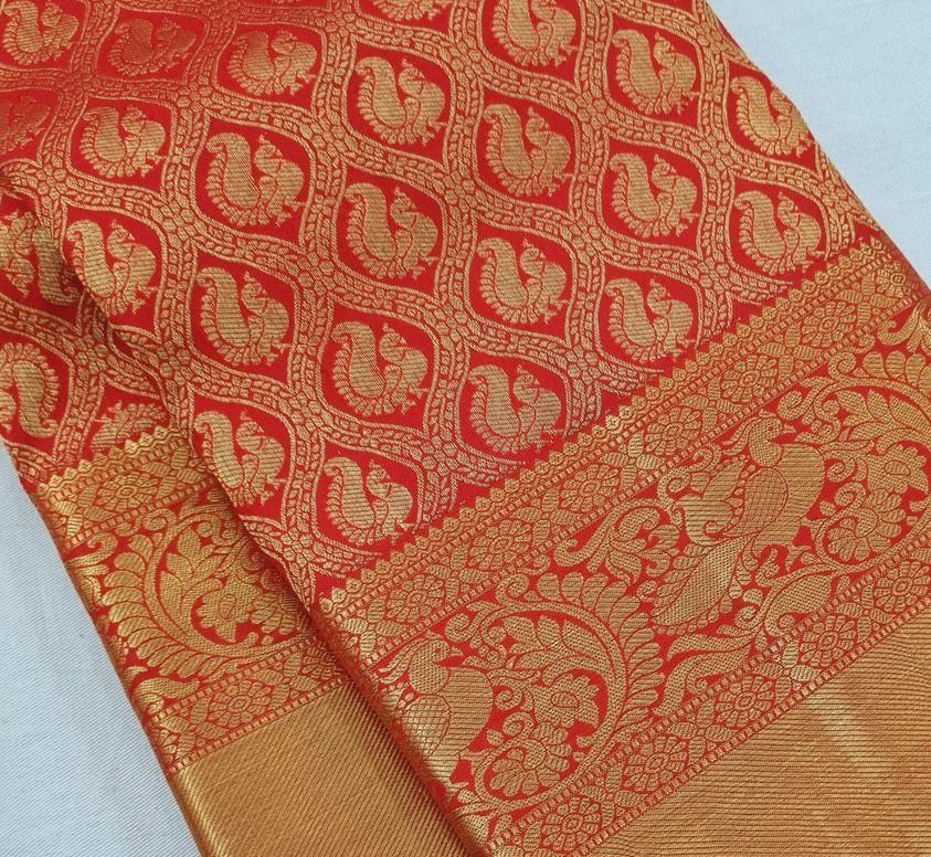 Sophisticated Red Color Soft Lichi Silk Saree With Blouse Piece