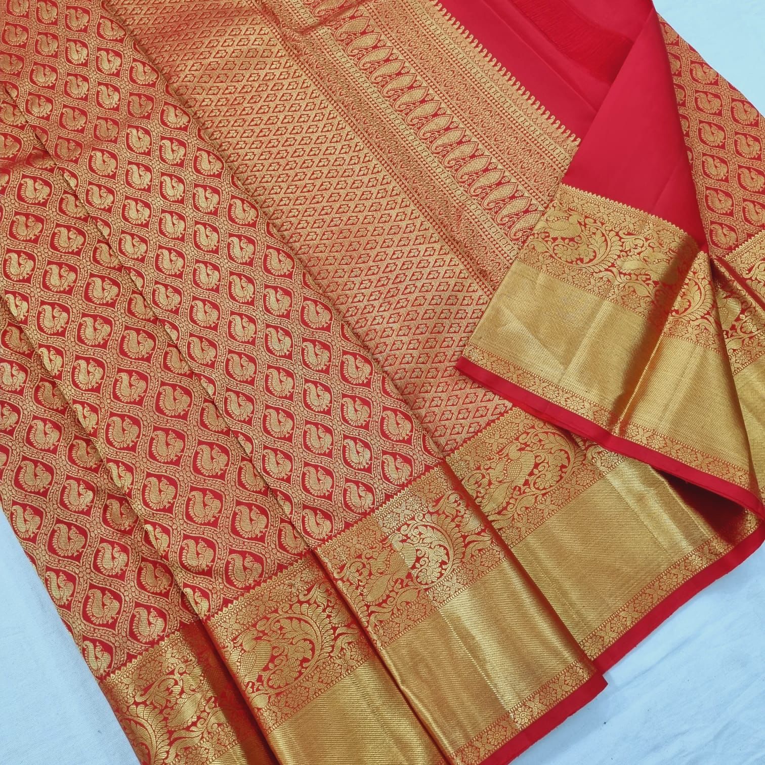 Sophisticated Red Color Soft Lichi Silk Saree With Blouse Piece