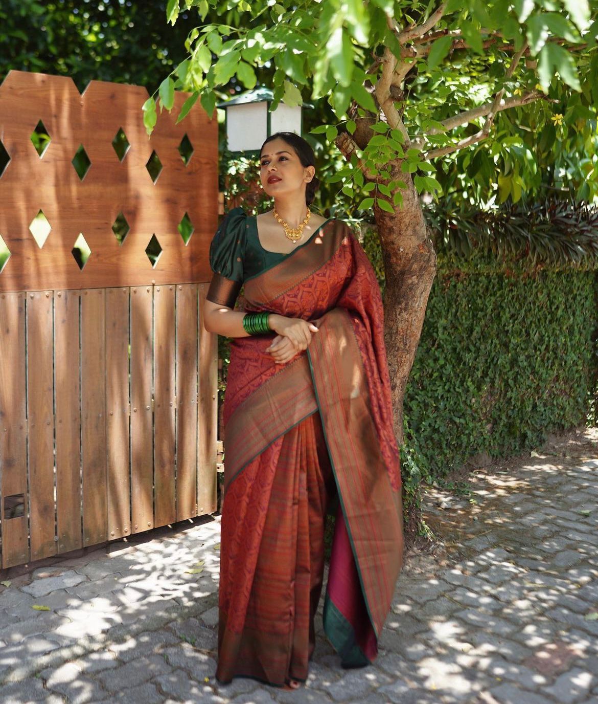 Exhilarating Maroon Color Soft Lichi Silk Saree With Blouse Piece