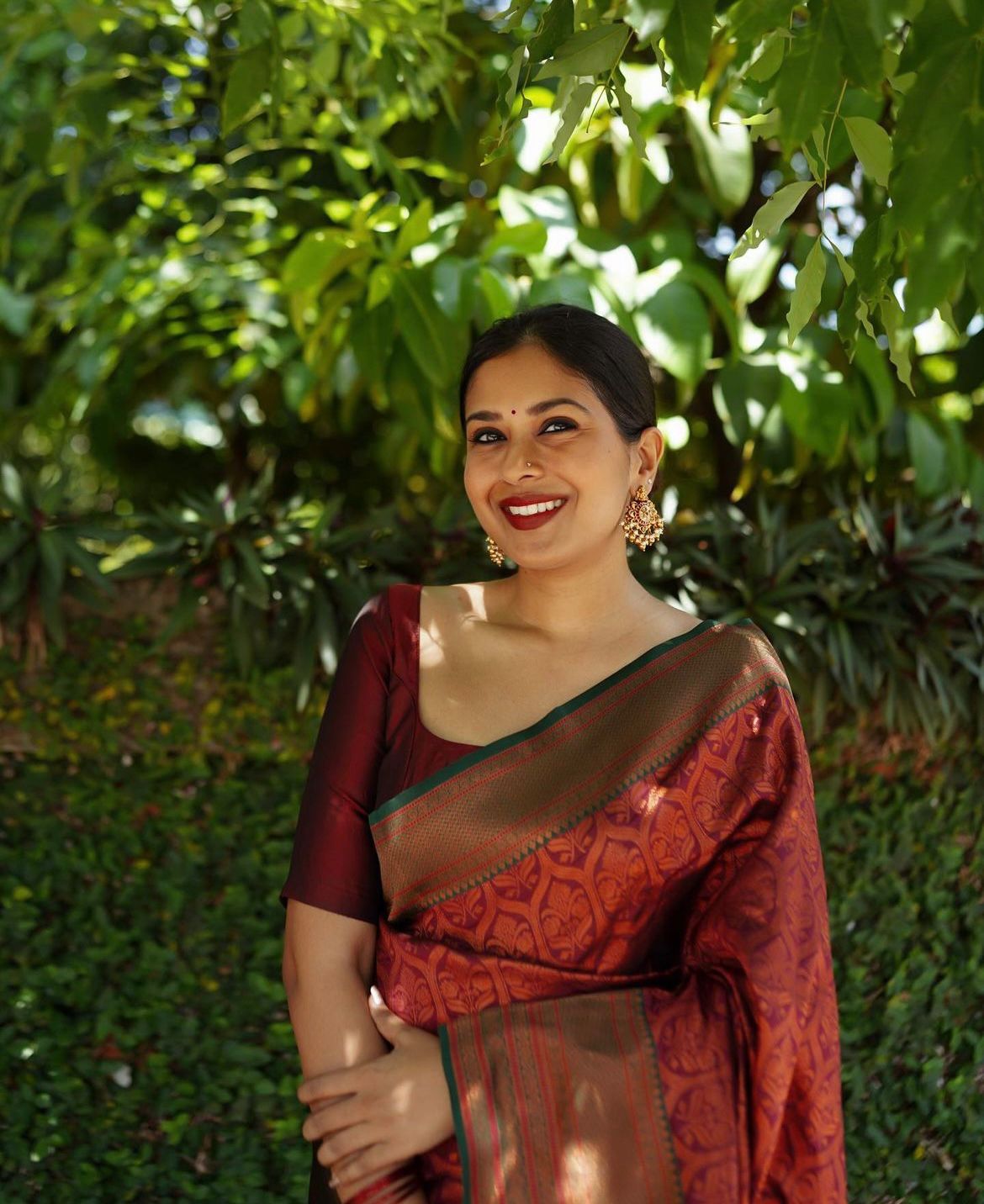 Exhilarating Maroon Color Soft Lichi Silk Saree With Blouse Piece