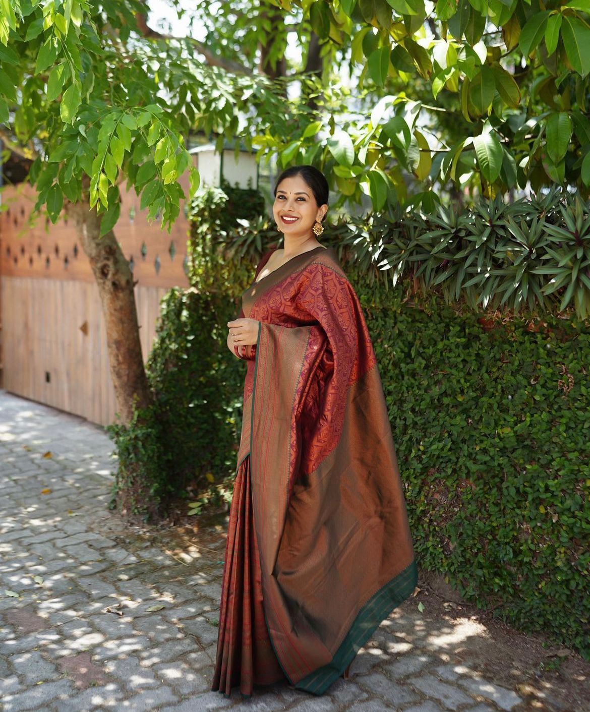 Exhilarating Maroon Color Soft Lichi Silk Saree With Blouse Piece