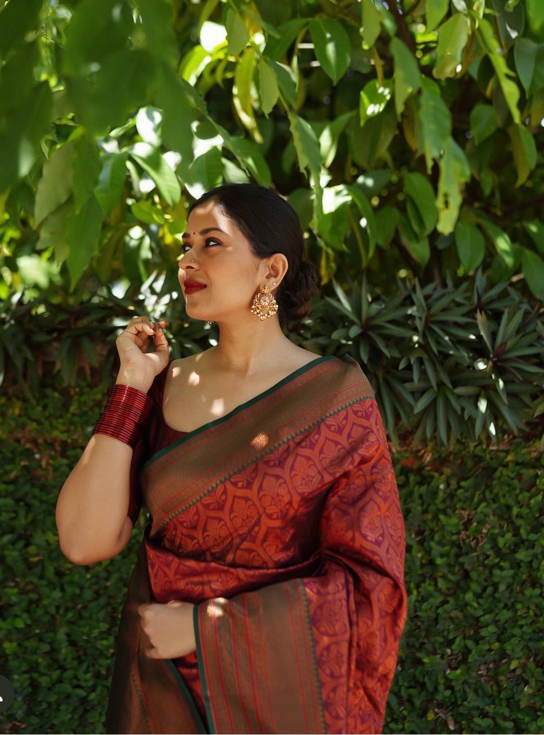 Exhilarating Maroon Color Soft Lichi Silk Saree With Blouse Piece