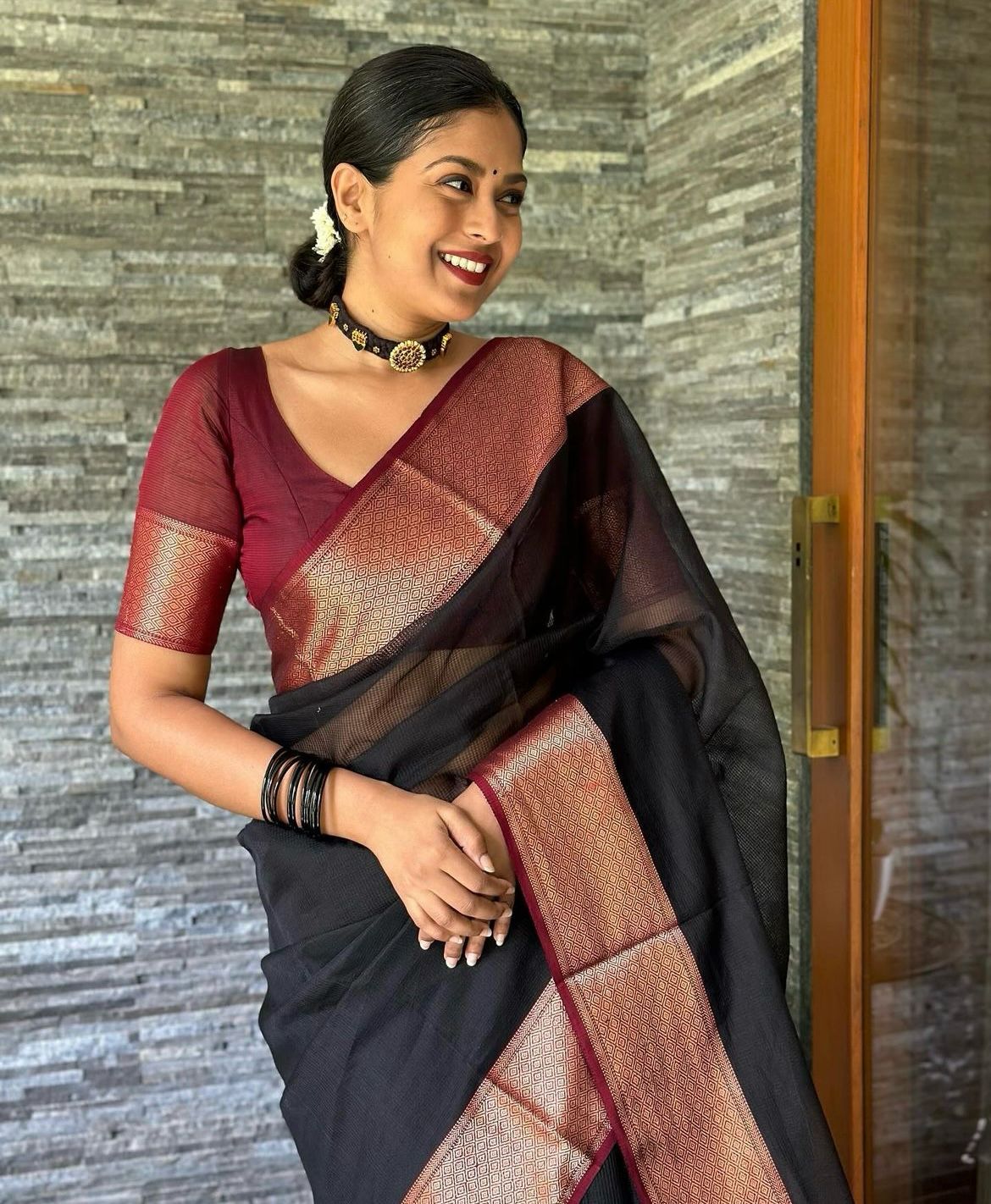 Pulsating Black Color Soft Lichi Silk Saree With Blouse Piece