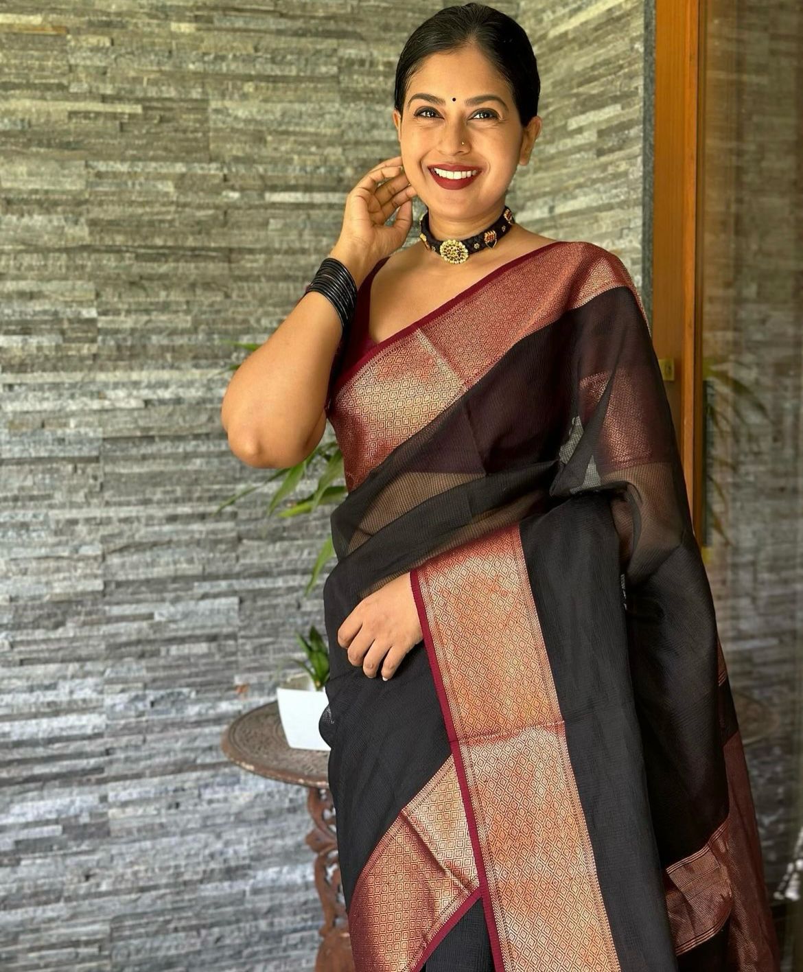 Pulsating Black Color Soft Lichi Silk Saree With Blouse Piece