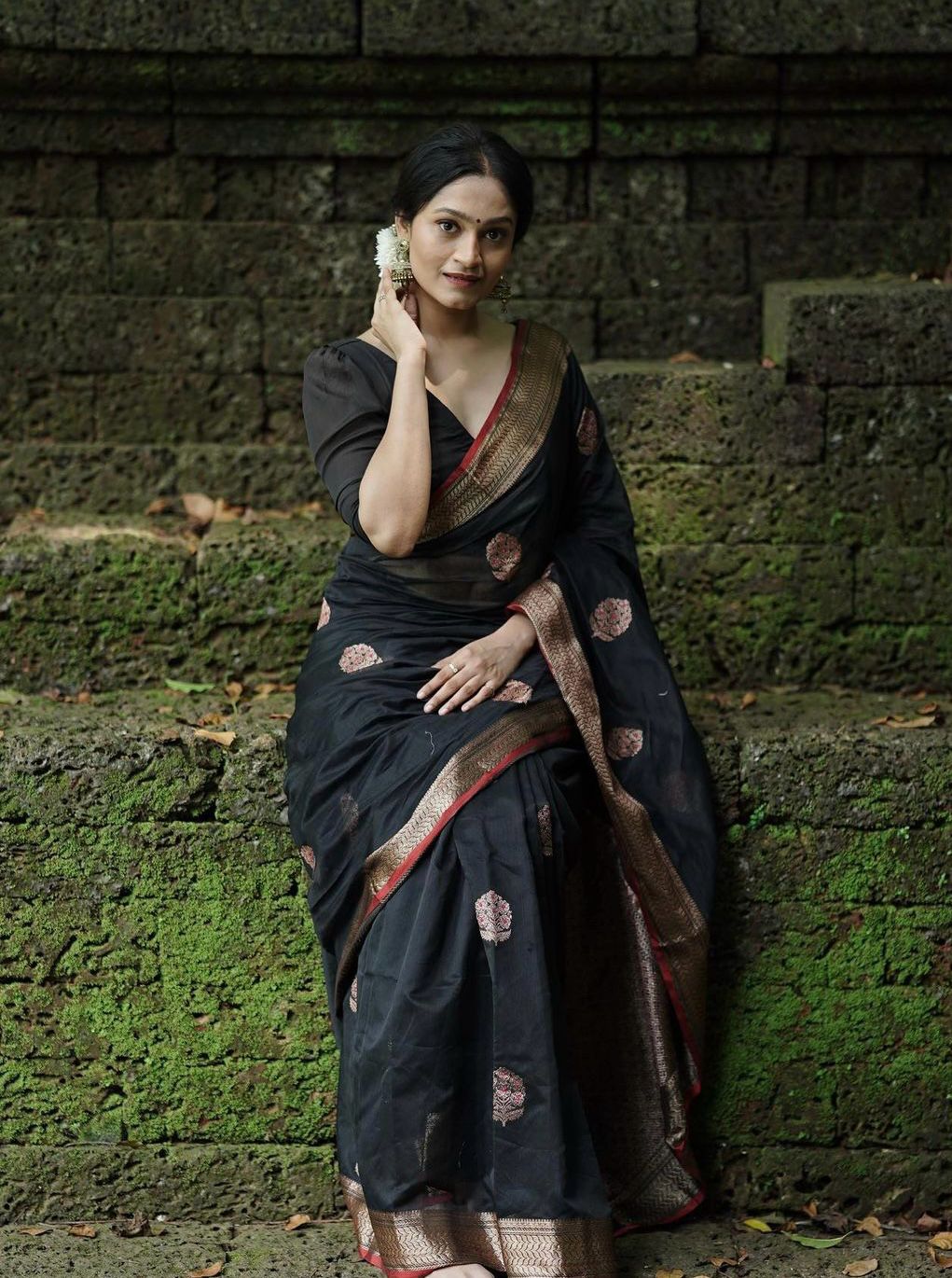 Animated Black Color Soft Lichi Silk Saree With Blouse Piece