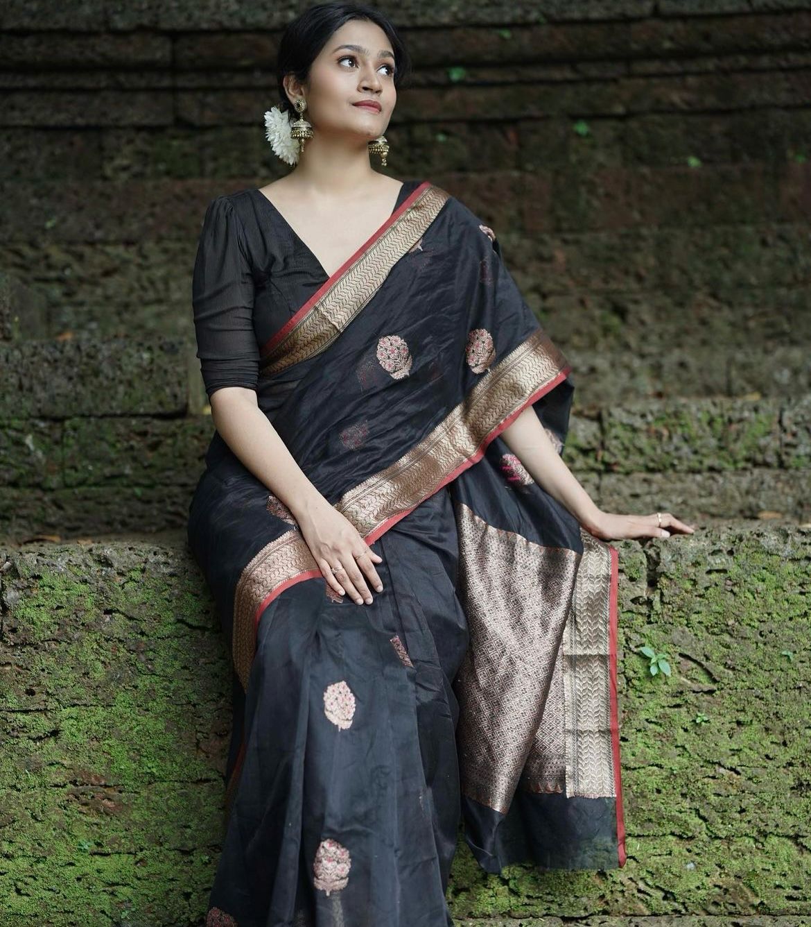 Animated Black Color Soft Lichi Silk Saree With Blouse Piece