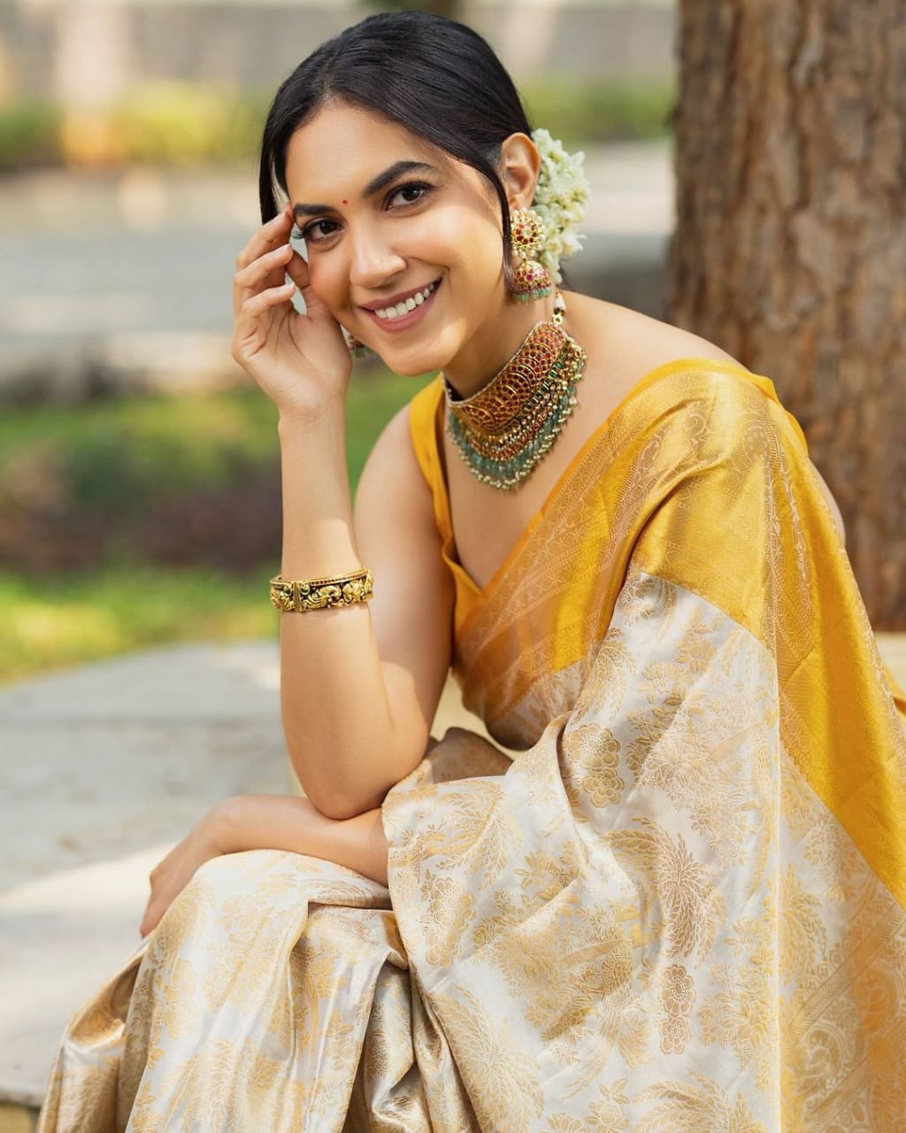 Irresistible Beige Color Soft Lichi Silk Saree With Blouse Piece