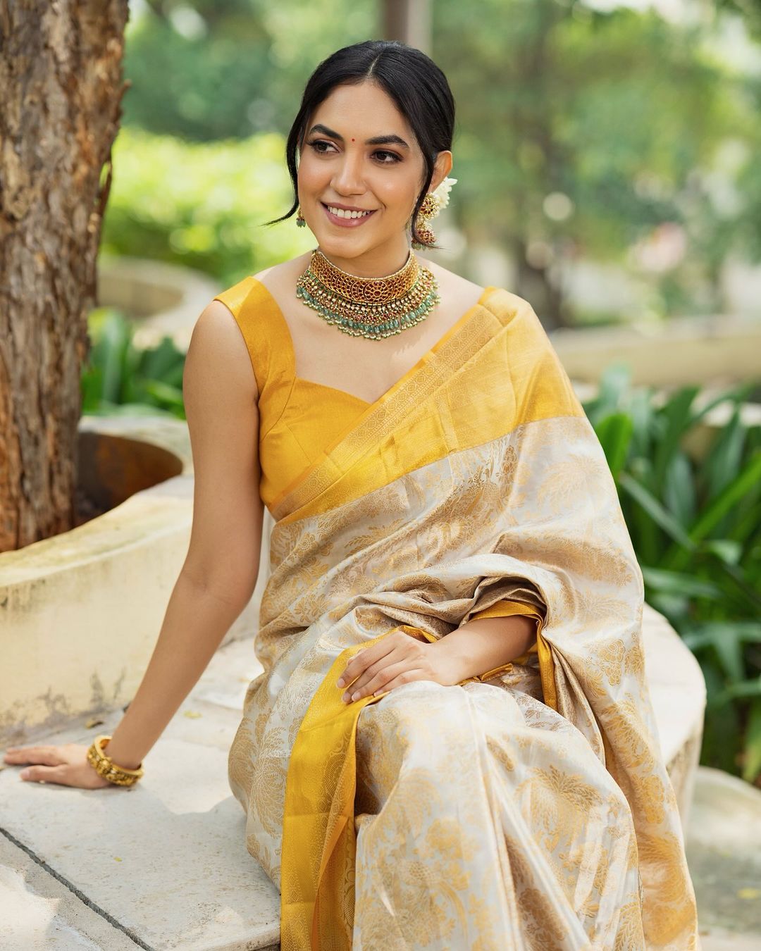 Irresistible Beige Color Soft Lichi Silk Saree With Blouse Piece