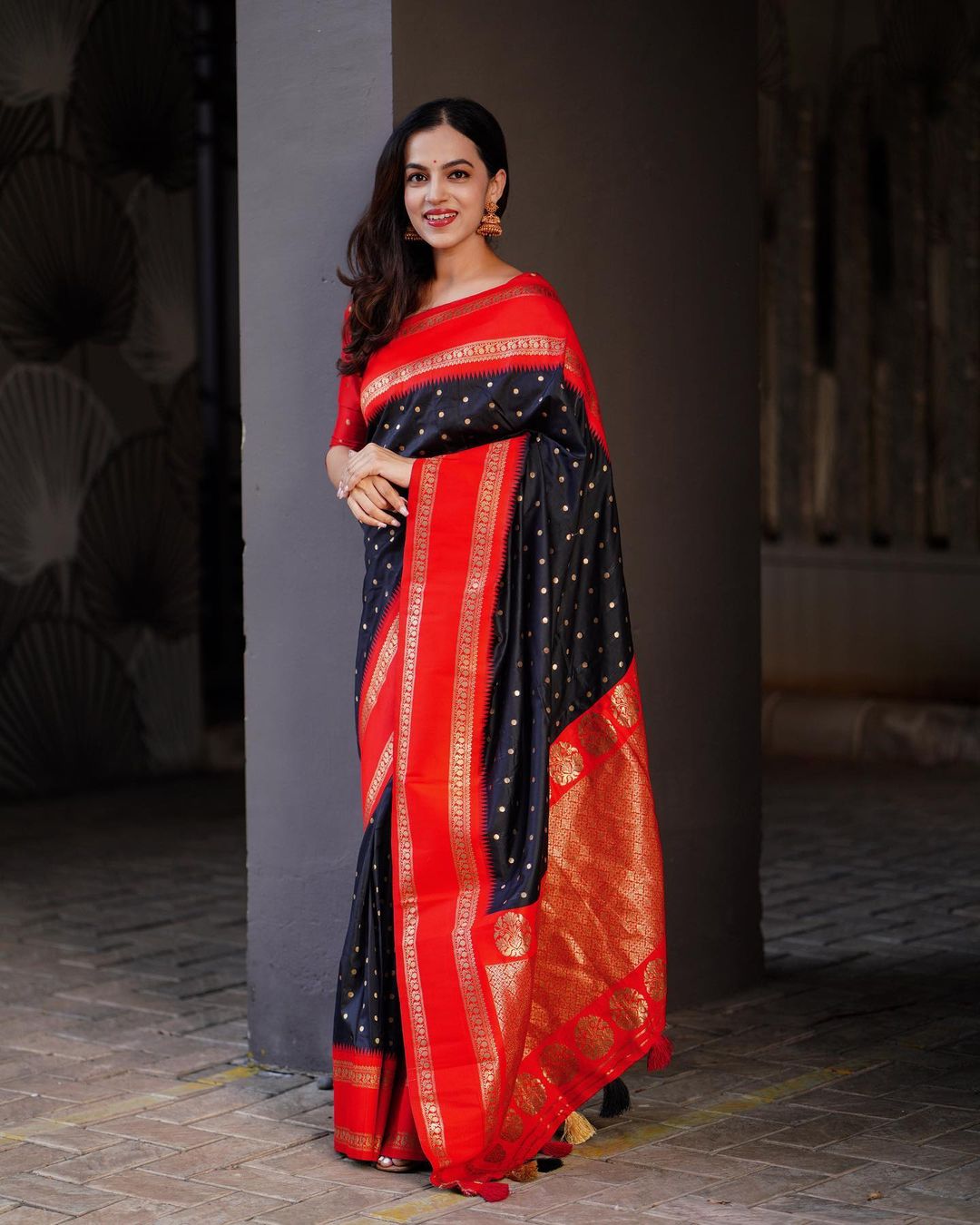 Euphoric Black Color Soft Lichi Silk Saree With Blouse Piece