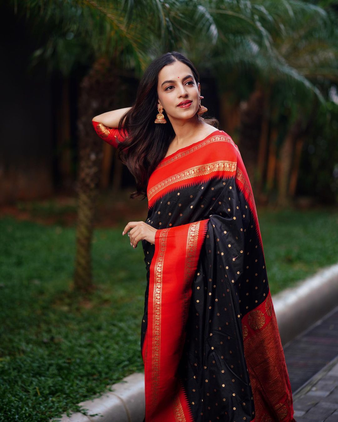 Euphoric Black Color Soft Lichi Silk Saree With Blouse Piece