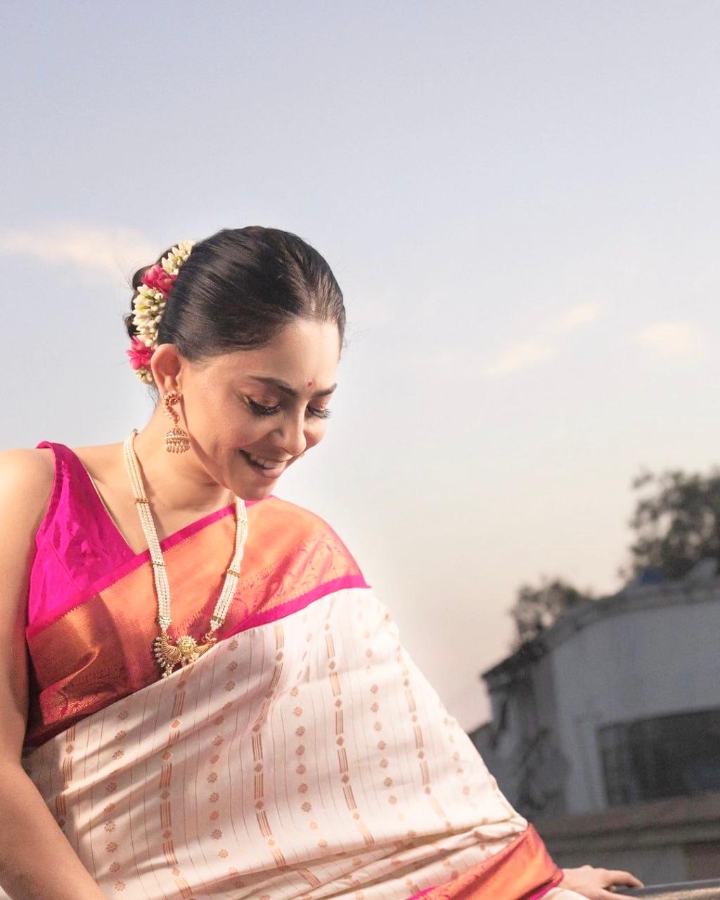 Incredible Beige Soft Silk Saree With Panoply Blouse Piece