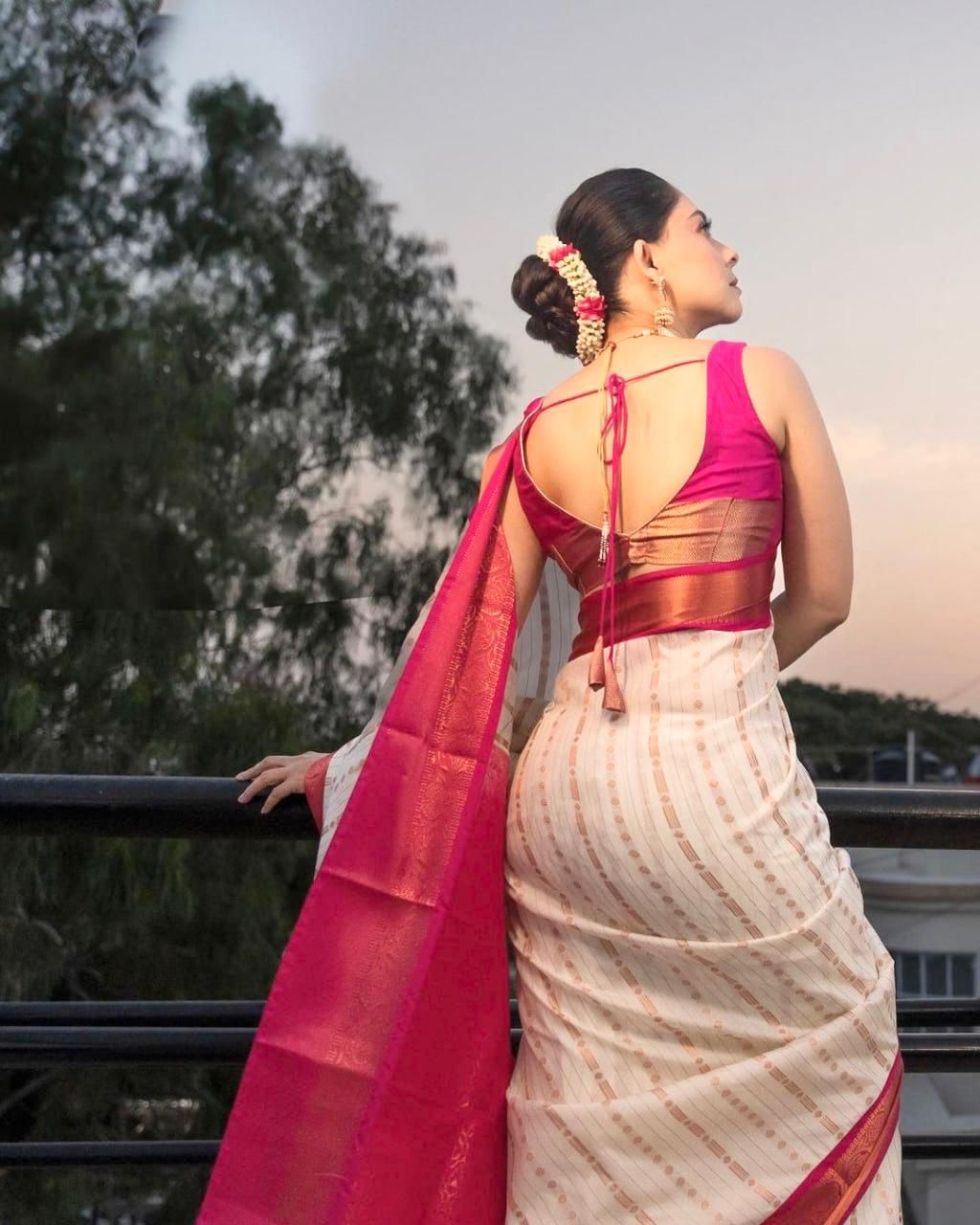 Incredible Beige Soft Silk Saree With Panoply Blouse Piece