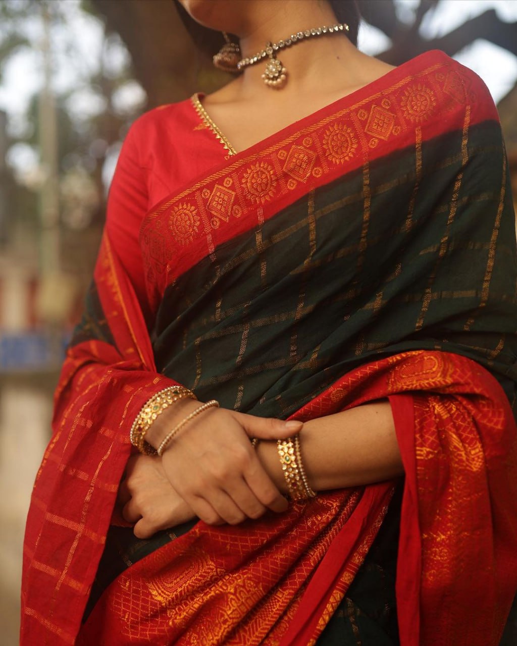 Bucolic Dark Green Soft Silk Saree With Dissemble Blouse Piece