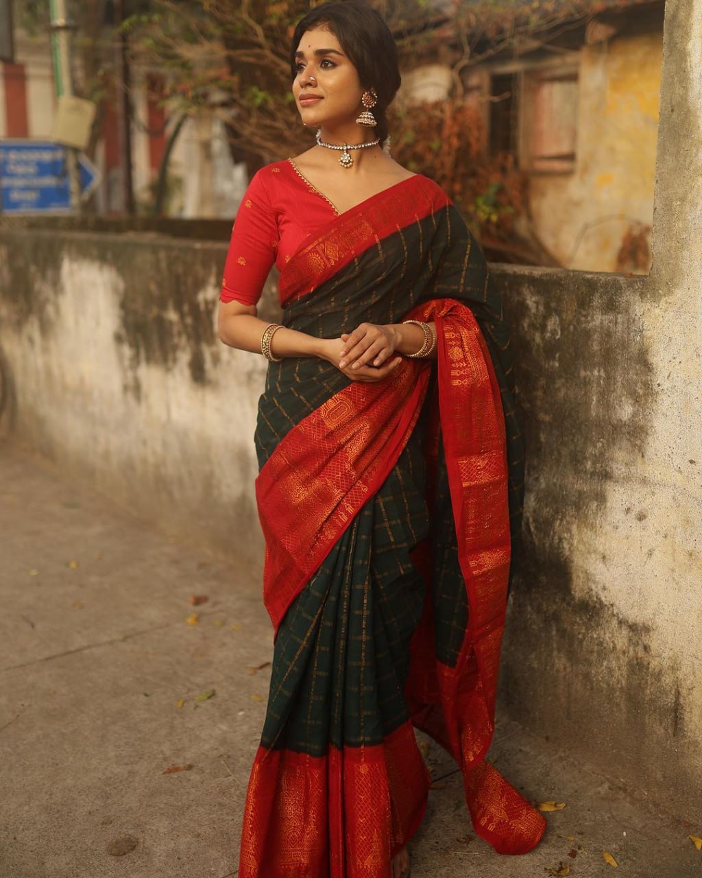 Bucolic Dark Green Soft Silk Saree With Dissemble Blouse Piece