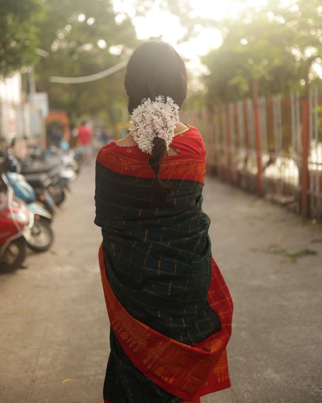 Bucolic Dark Green Soft Silk Saree With Dissemble Blouse Piece