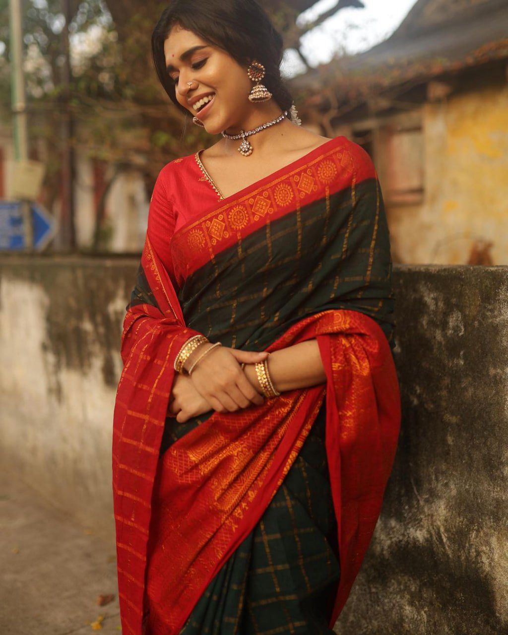 Bucolic Dark Green Soft Silk Saree With Dissemble Blouse Piece