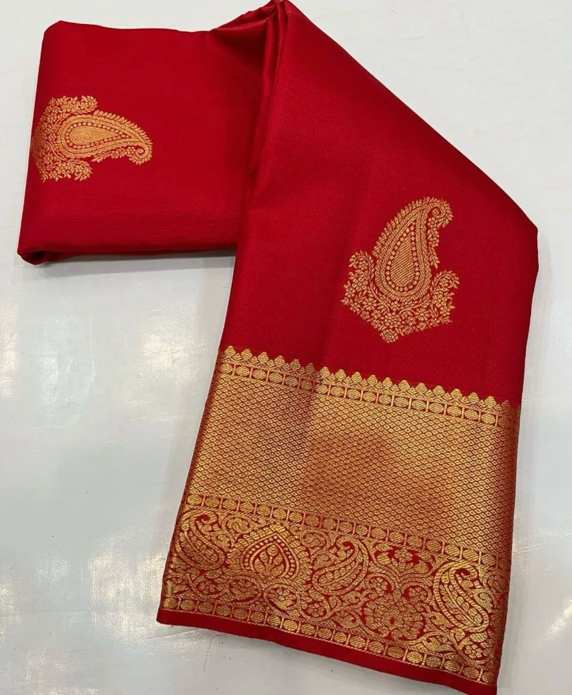 Transfixing Red Color Soft Lichi Silk Saree With Blouse Piece