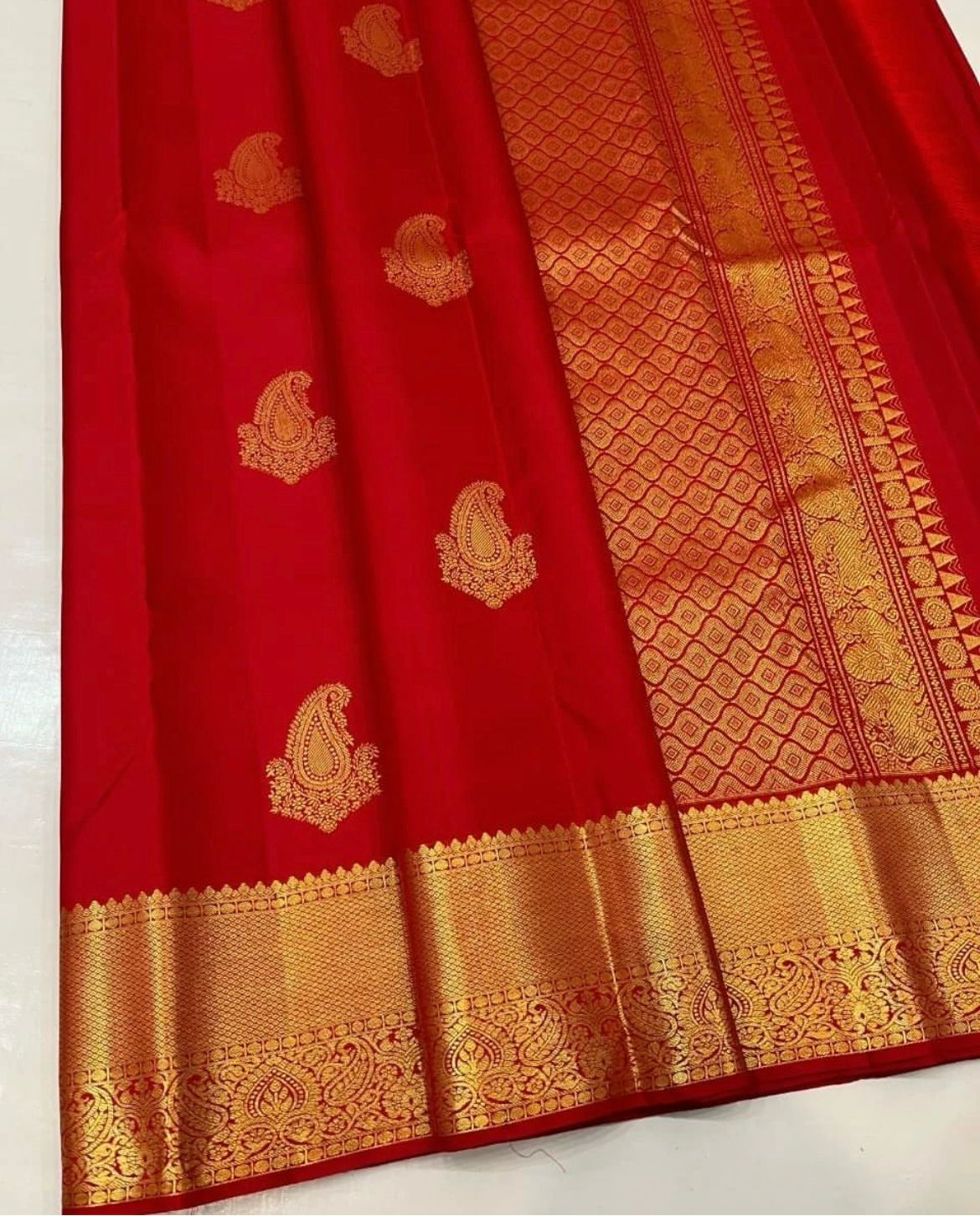 Transfixing Red Color Soft Lichi Silk Saree With Blouse Piece