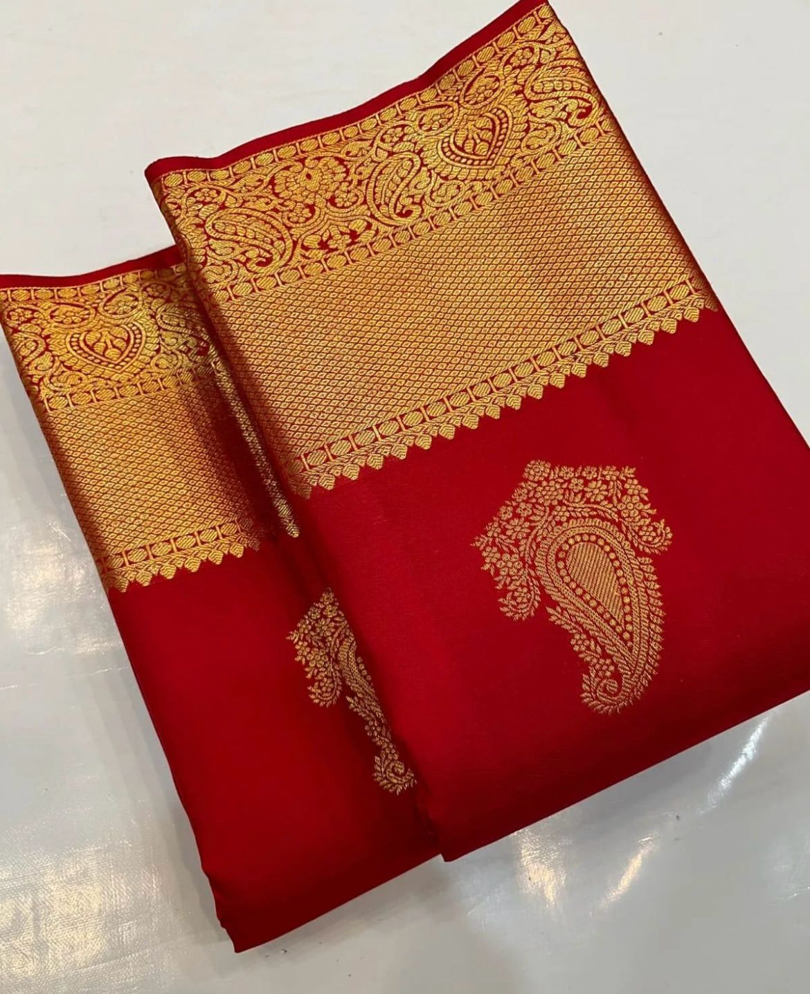 Transfixing Red Color Soft Lichi Silk Saree With Blouse Piece