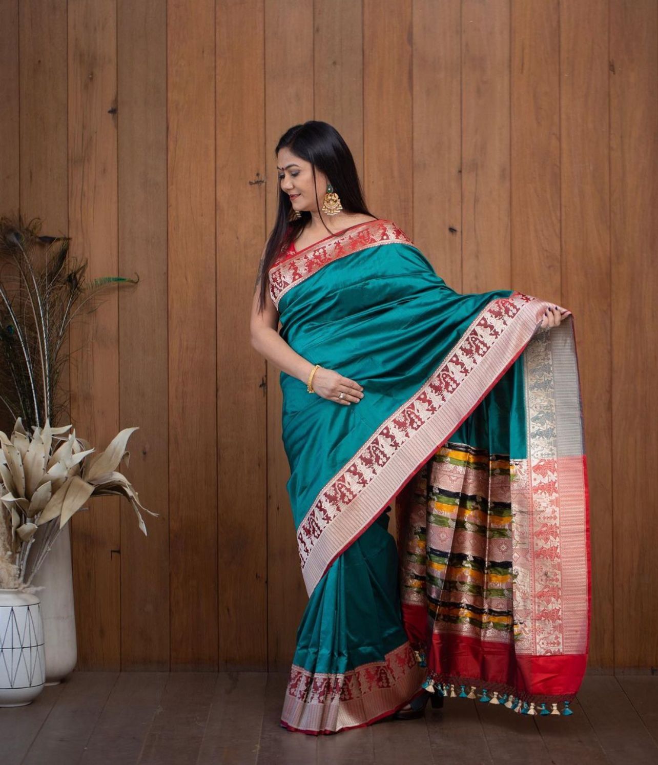 Luminous Rama Green Color Paithani Silk Saree With Blouse Piece