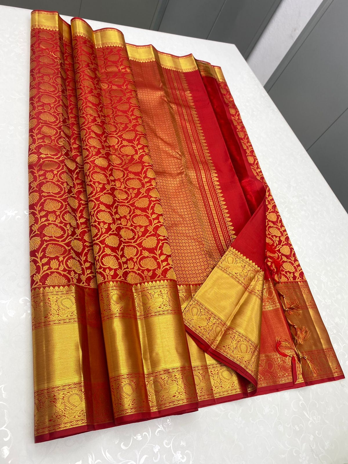 Glittery Red Color Kanjivaram Silk Saree With Blouse Piece