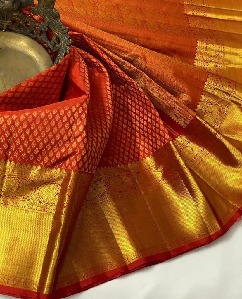 Resplendent Red Color Kanjivaram Silk Saree With Blouse Piece