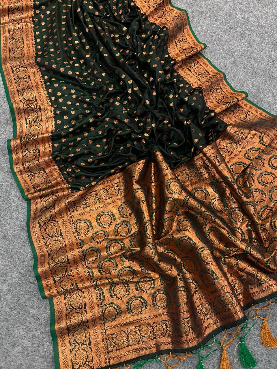 Splendid Dark Green Color Banarasi Soft Silk Saree With Blouse Piece