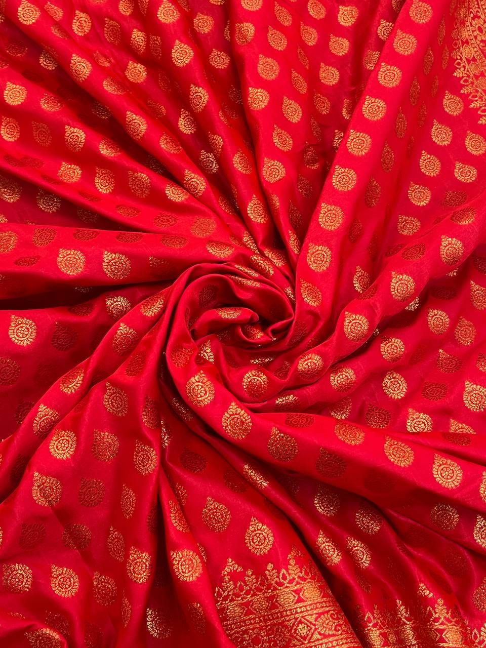 Scintillant Red Color Banarasi Soft Silk Saree With Blouse Piece